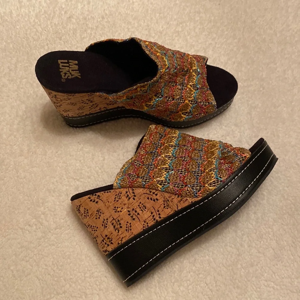 Gorgeous Muk Luks!! Size 10
